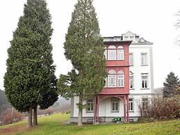 Moderne Villa in Borstendorf mit Park