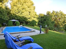 Tranquil Garden Apartment