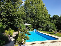 Tranquil Garden Apartment