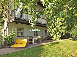 Tranquil Garden Apartment
