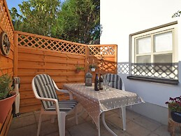 Tranquil Garden Apartment