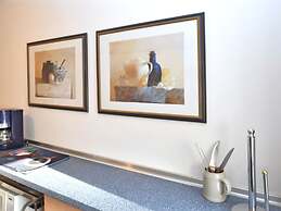 Tranquil Garden Apartment