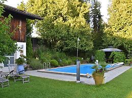 Tranquil Garden Apartment