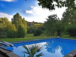 Tranquil Garden Apartment