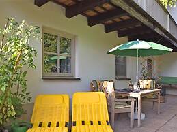 Tranquil Garden Apartment