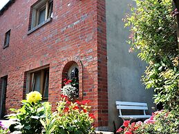 Klutz Garden Apartment