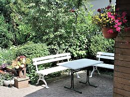 Klutz Garden Apartment