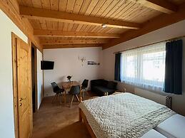 Klutz Garden Apartment