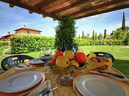Tuscan Retreat With Pool
