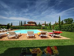 Tuscan Retreat With Pool