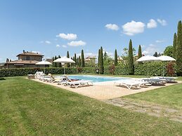 Tuscan Retreat With Pool