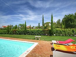 Tuscan Retreat With Pool