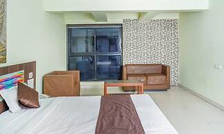 Lals Plaza Hotel