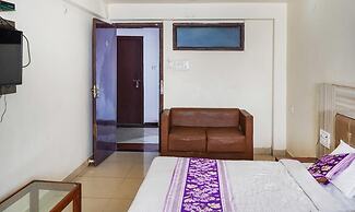Lals Plaza Hotel