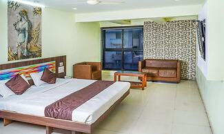 Lals Plaza Hotel