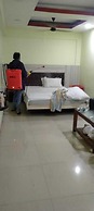 Lals Plaza Hotel