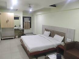 Lals Plaza Hotel