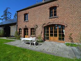 Cottage With Tennis Court