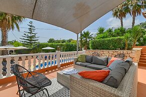 Elegant Villa With Pool