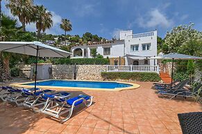 Elegant Villa With Pool