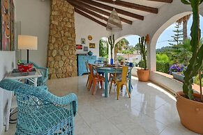 Elegant Villa With Pool