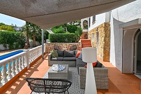 Elegant Villa With Pool