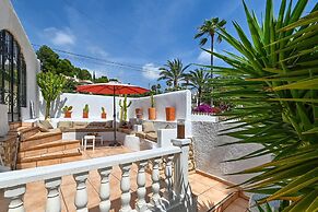 Elegant Villa With Pool