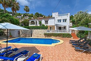 Elegant Villa With Pool