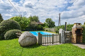 Hilltop Haven in Parlan