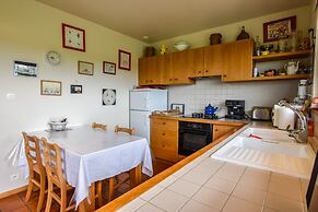 Hilltop Haven in Parlan