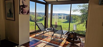 Hilltop Haven in Parlan