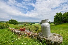 Hilltop Haven in Parlan