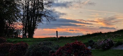 Hilltop Haven in Parlan