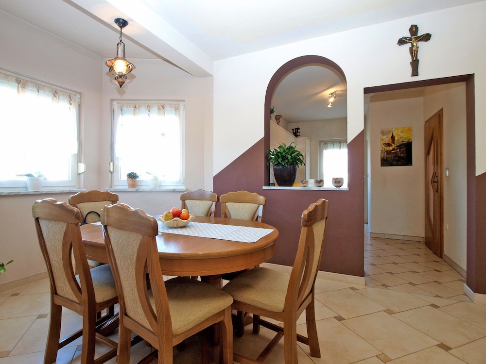 Apartment 1800