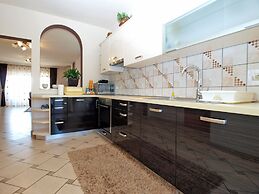 Apartment 1800