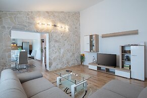 Apartment 1816