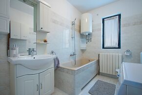 Apartment 1816