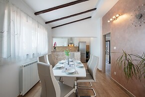 Apartment 1816