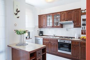 Apartment 1816