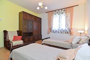 Apartment 1817