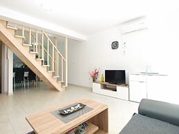 Apartment 1819