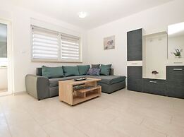 Apartment 1819