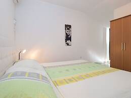 Apartment 1819