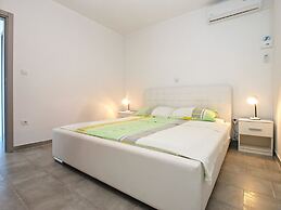 Apartment 1819