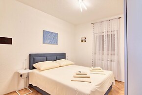 Apartment 1835