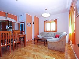 Apartment 1875