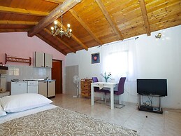 Apartment 1876