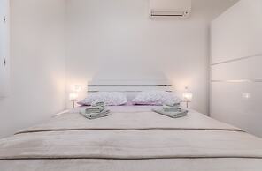 Apartment 1882
