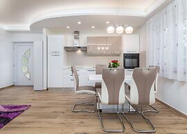 Apartment 1882