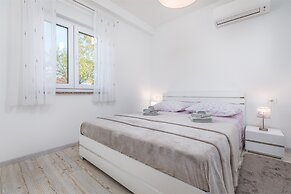 Apartment 1882